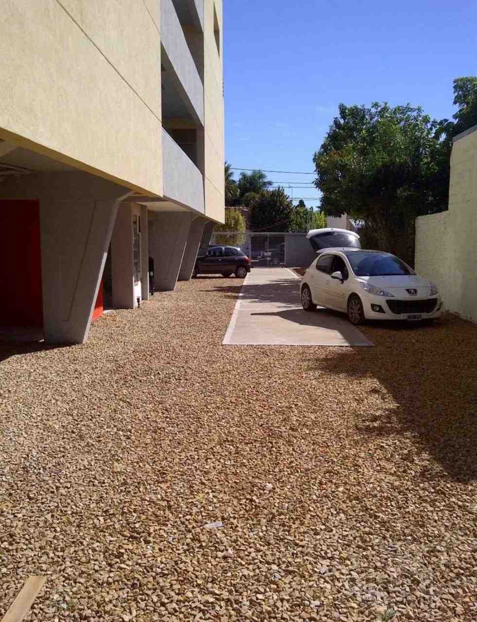 Depto 2 ambientes con cochera en alquiler