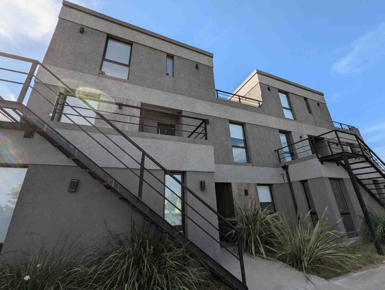Duplex 4 ambientes en Alquiler en Barrio El Aljibe