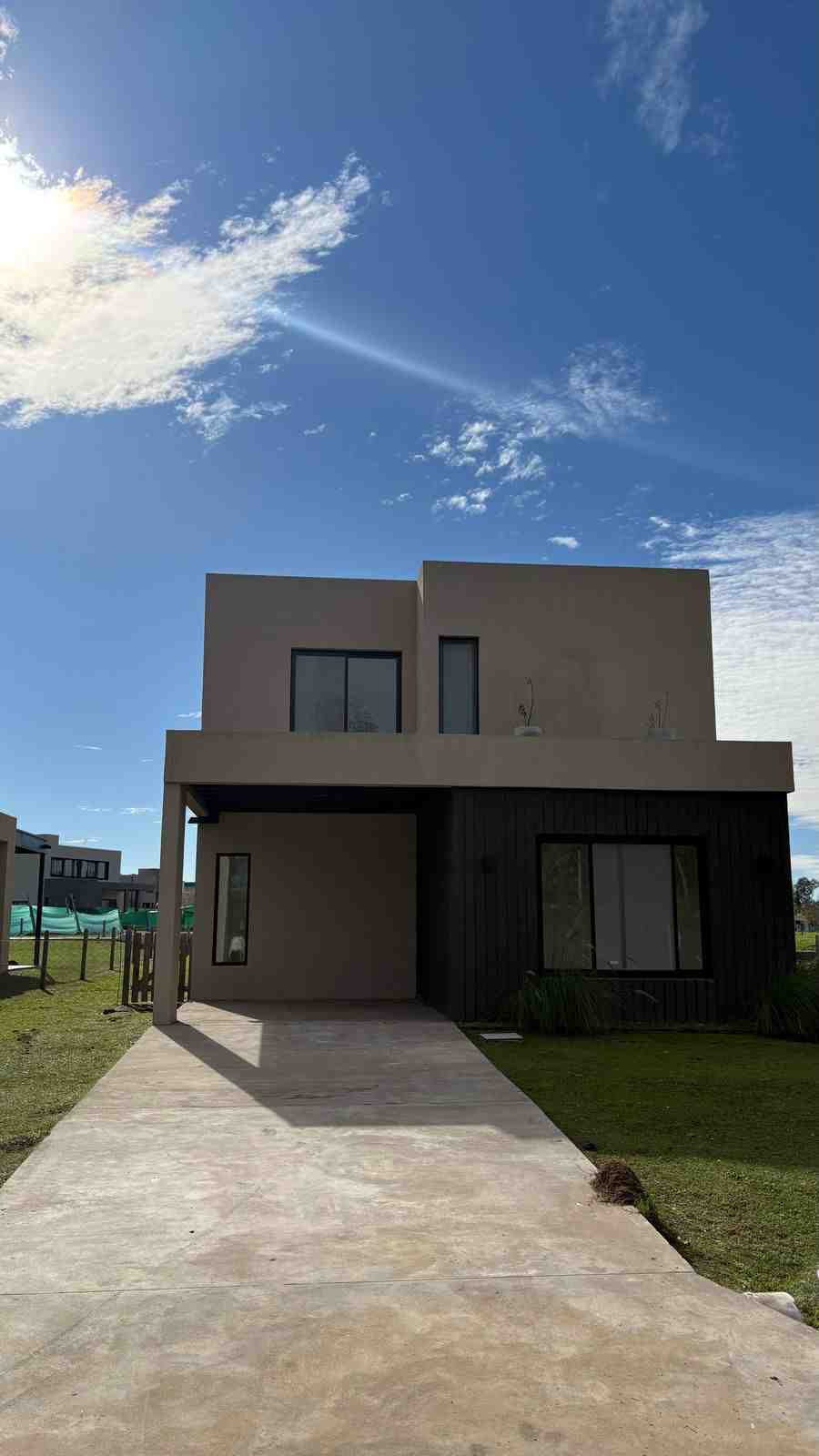 Casa en alquiler 4 ambientes - Barrio El Aljibe 
