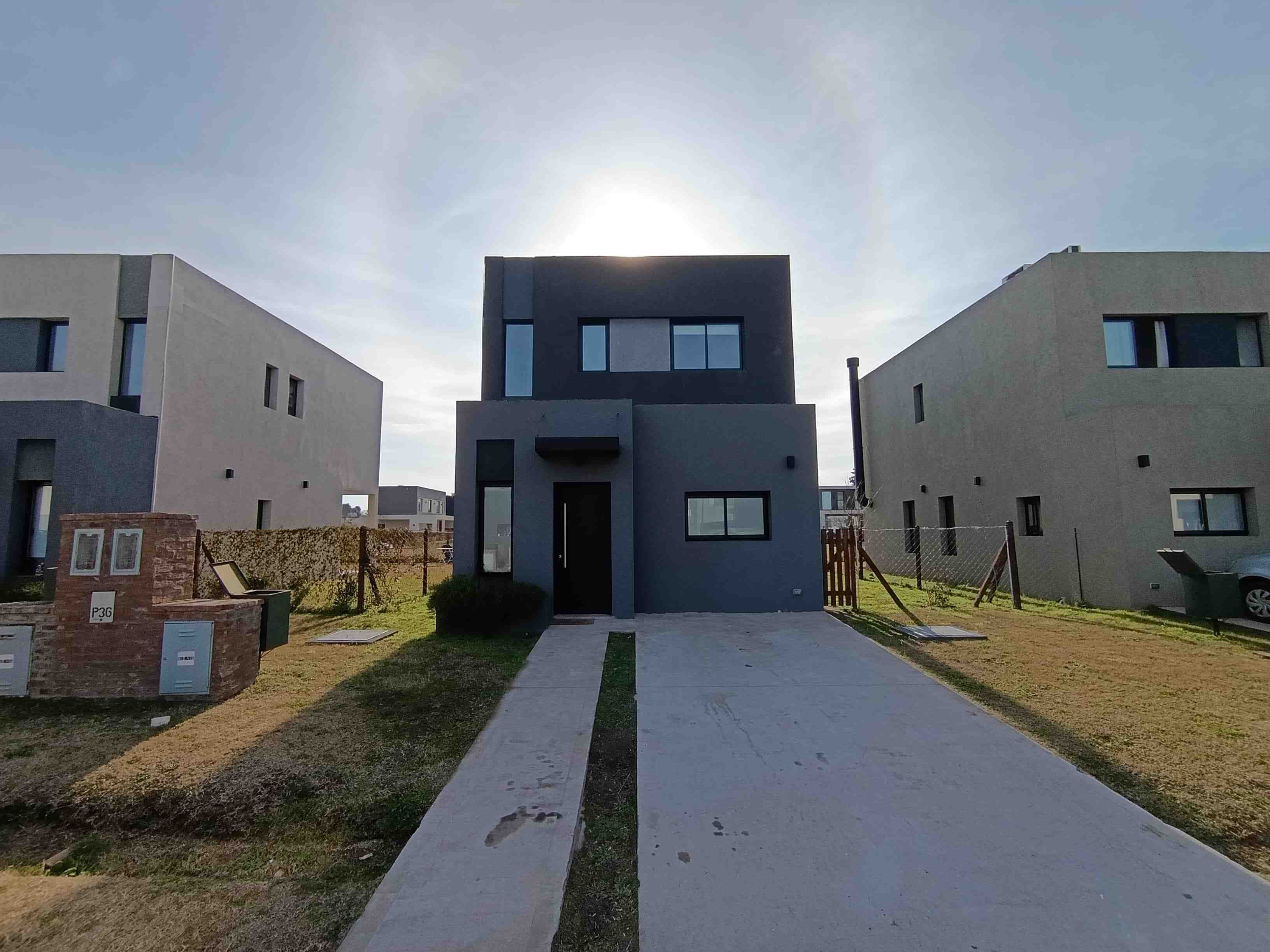 Casa 4 ambientes en alquiler - Barrio El Aljibe - Pilar.