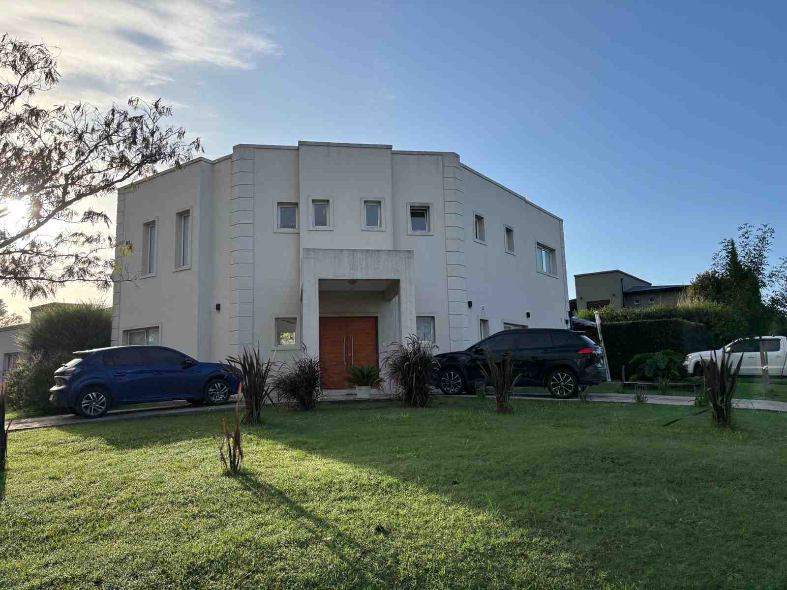 Casa en Alquiler - Barrio Santa Guadalupe