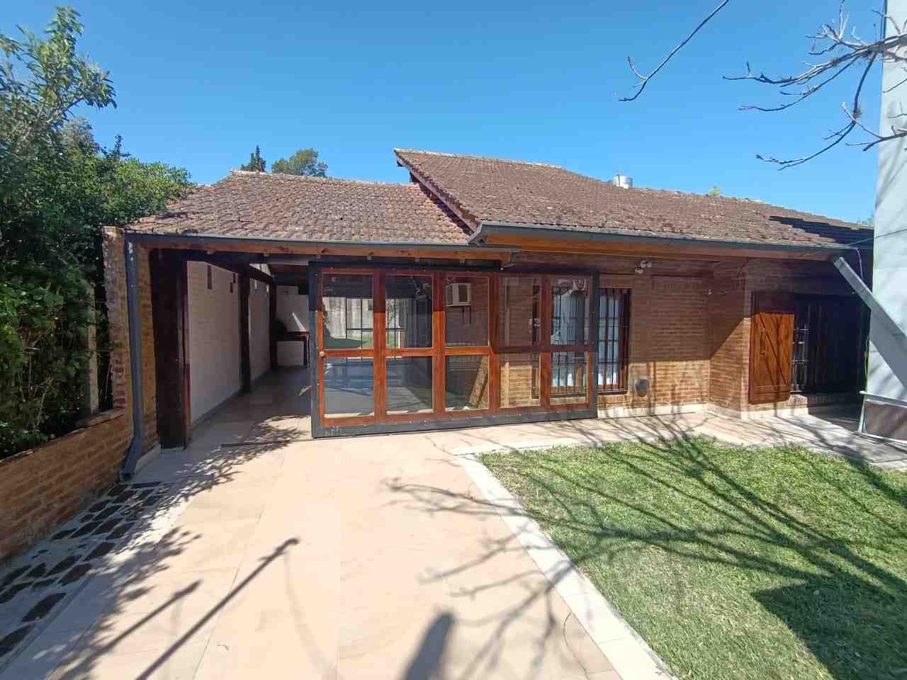 Casa en alquiler en barrio Montecarlos - Del Viso 