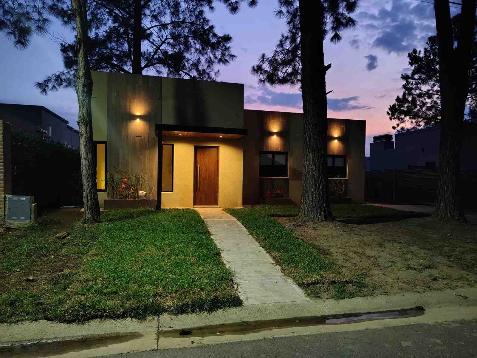 Casa 4 ambientes en Barrio Zelaya, Pilar del Este