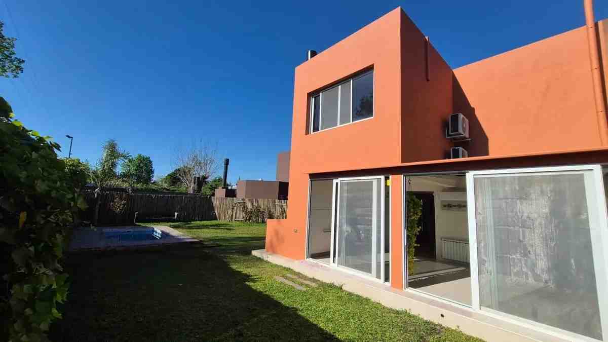 Casa de 5 ambientes en venta en Barrio California Village, Pilar