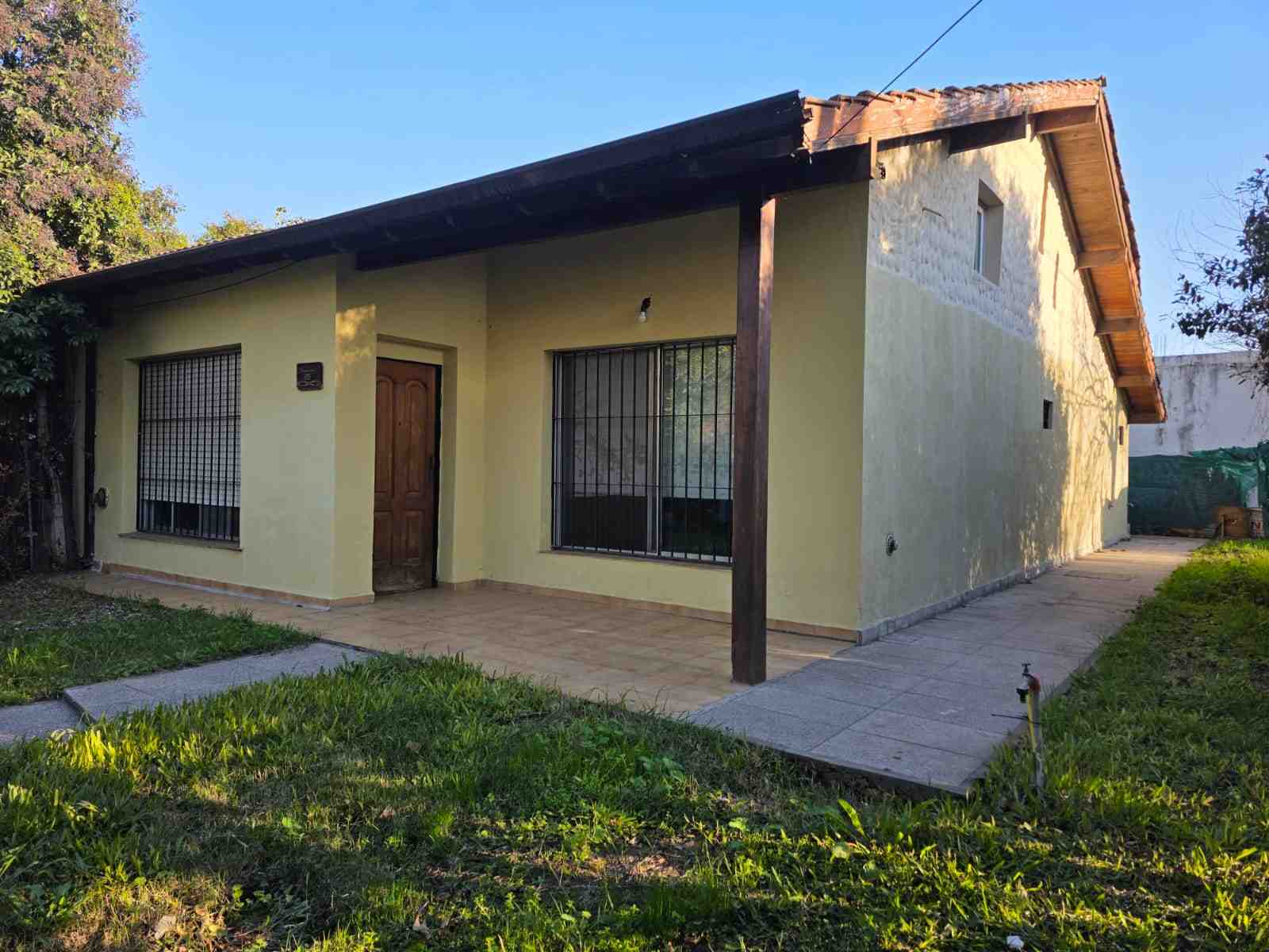 Casa Cinco Ambientes en Venta en Pilar 