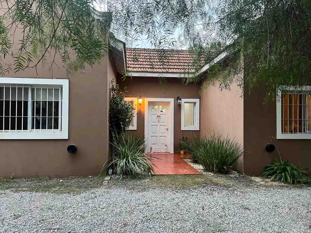 Casa de 4 ambientes en alquiler en Palmares del Pilar, Pilar