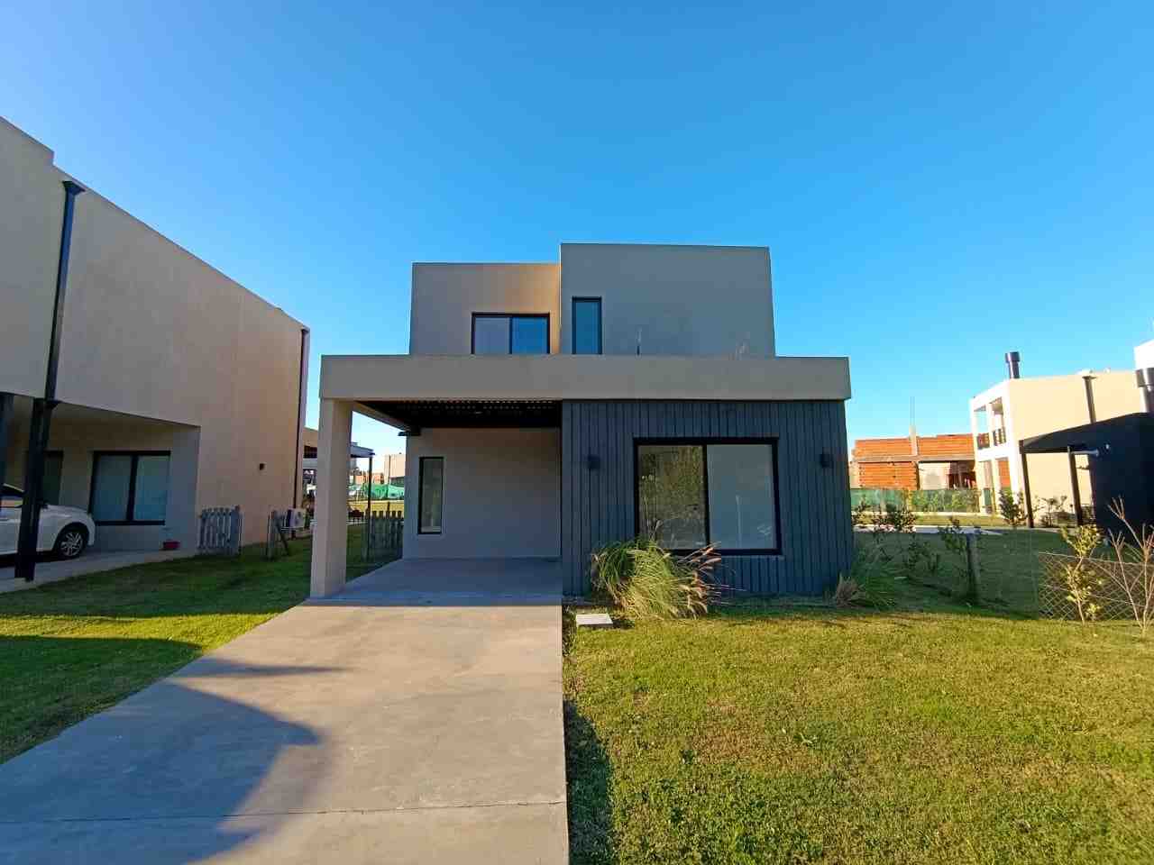 Casa cinco ambientes en alquiler en Barrio El Aljibe - Fatima