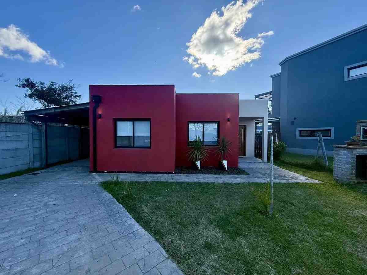 Casa cuatro ambientes en venta en barrio Los Arces, La cañada del Pilar 