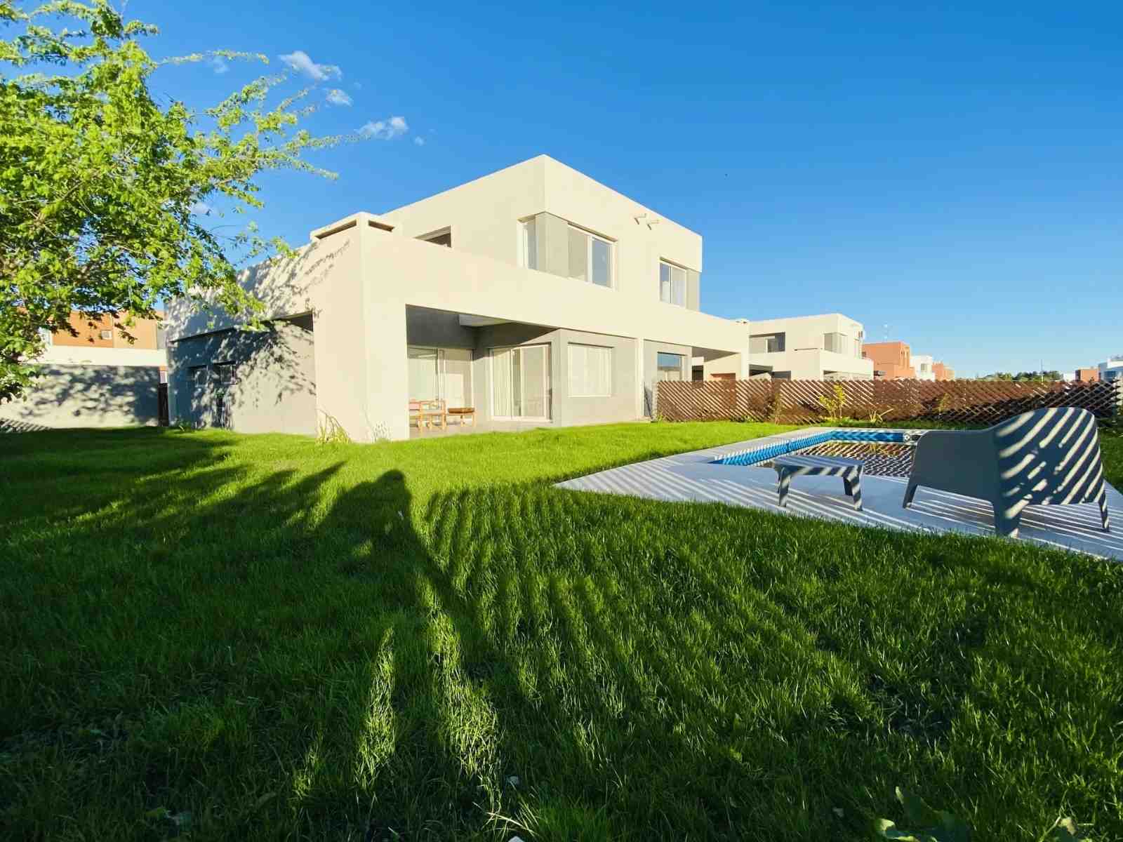 Casa cuatro ambientes en venta en Casas Del Este - Zelaya
