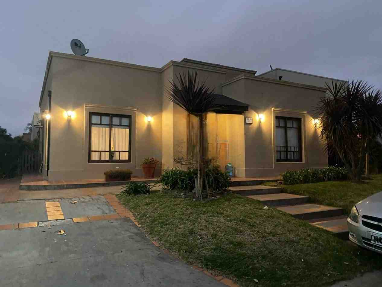 Casa en venta en Pilar, Barrio El Hornero  