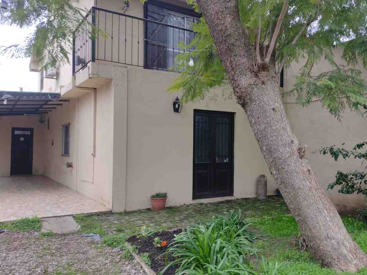 Casa de 4 ambientes en alquiler en Pilar Centro