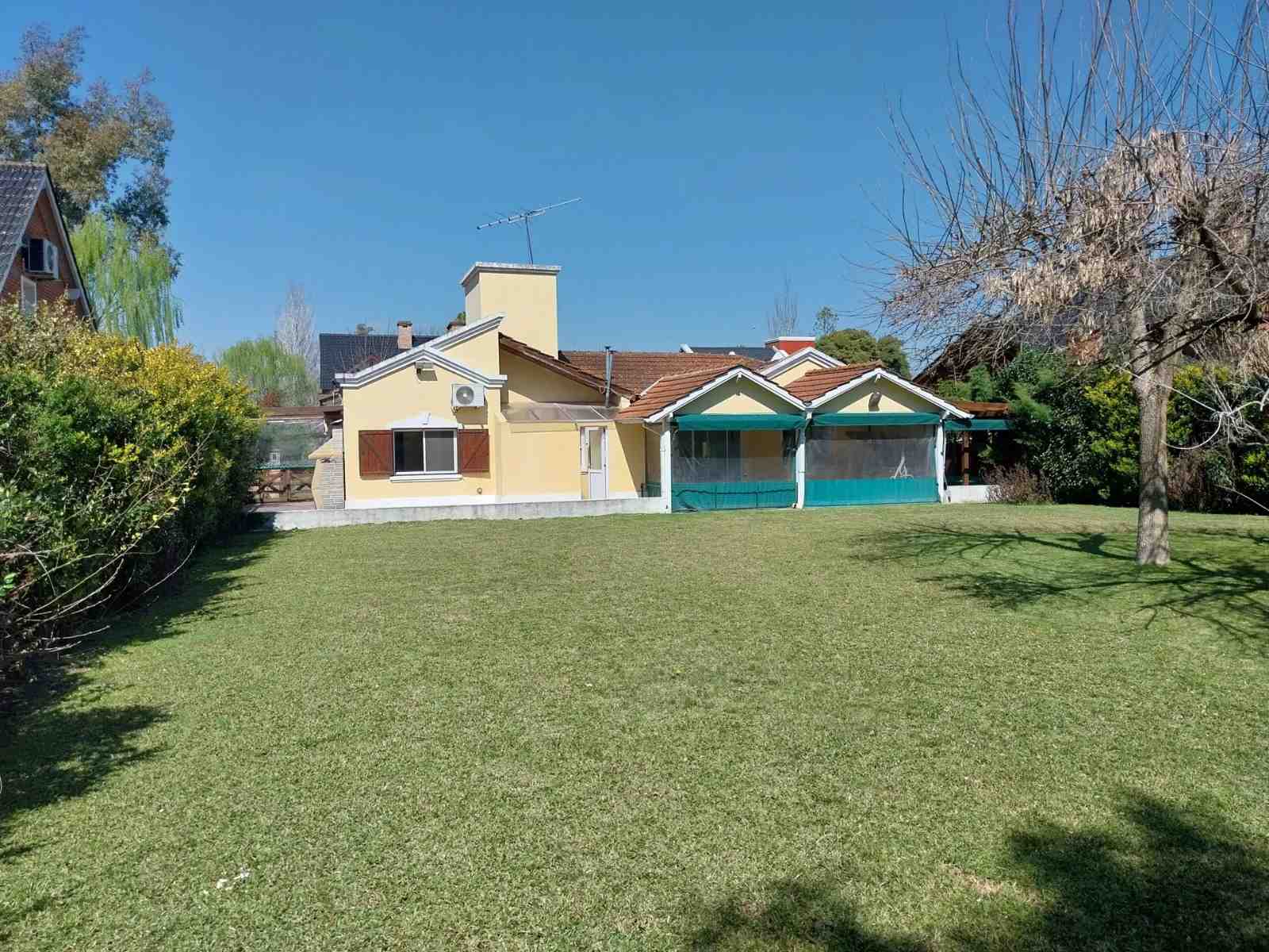 Casa de 4 Ambientes en Barrio Las Condes, Pilar
