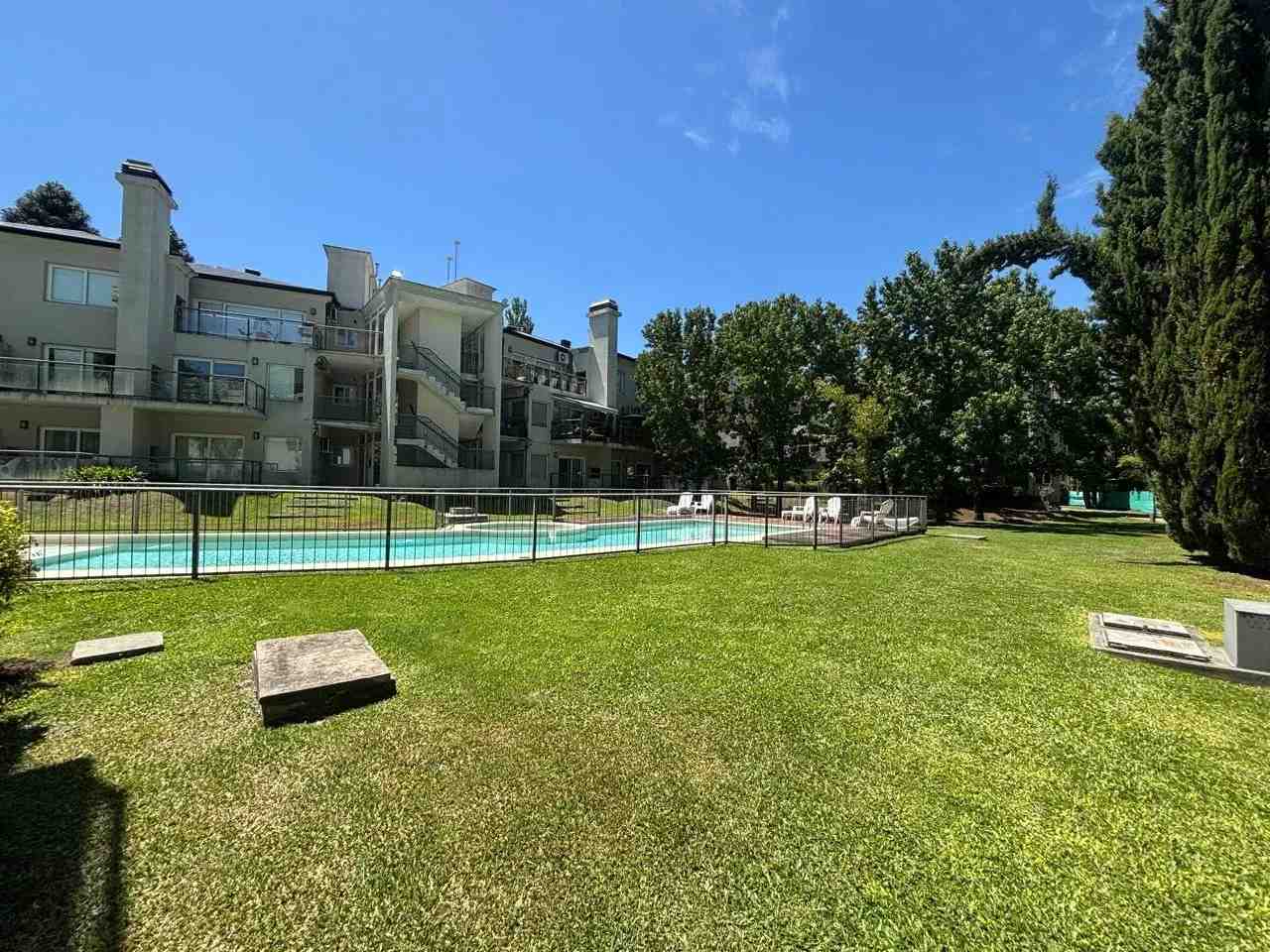 Departamento dos ambientes en venta en Terrazas del lago, Pilar. 