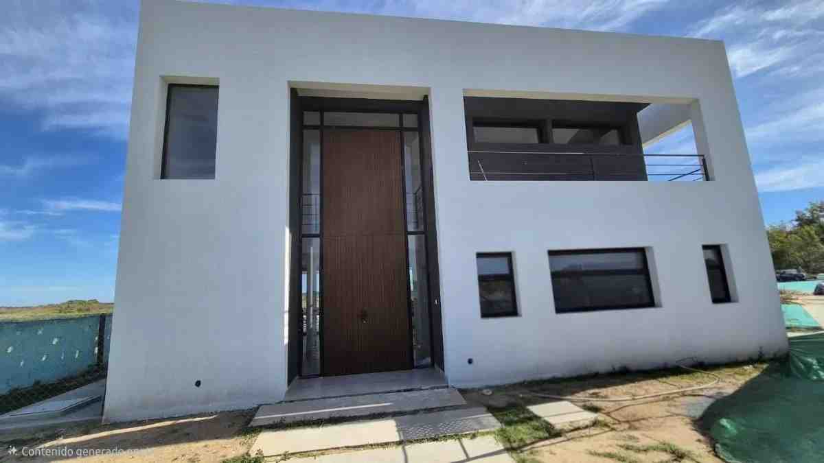 Casa cinco ambientes en venta en Puertos Nativas, Escobar. 