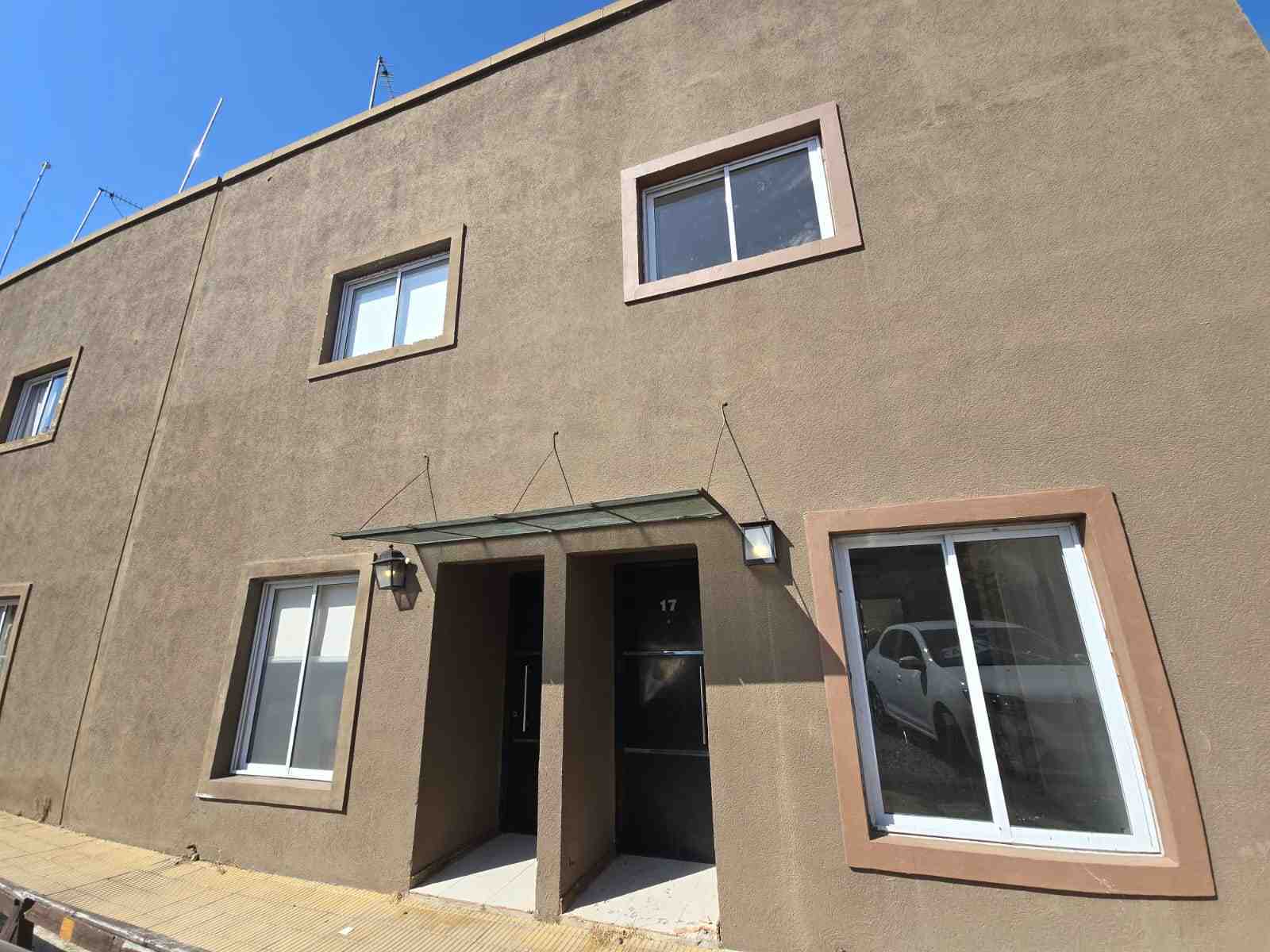 Duplex tres ambientes en venta en Barrio El Hornero, Pilar. 