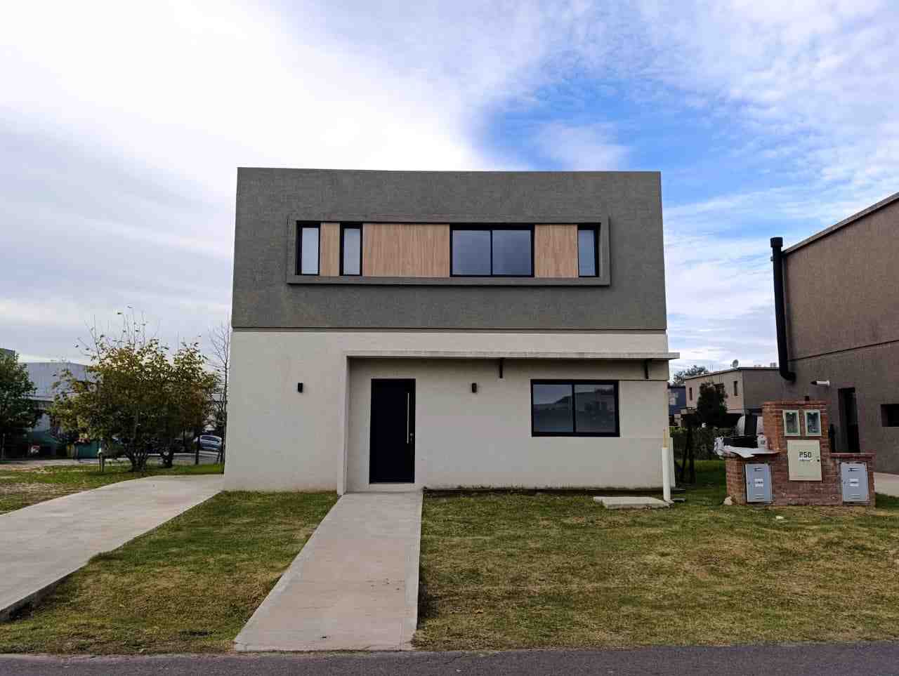 Casa 4 ambientes en alquiler - Barrio El Aljibe. 