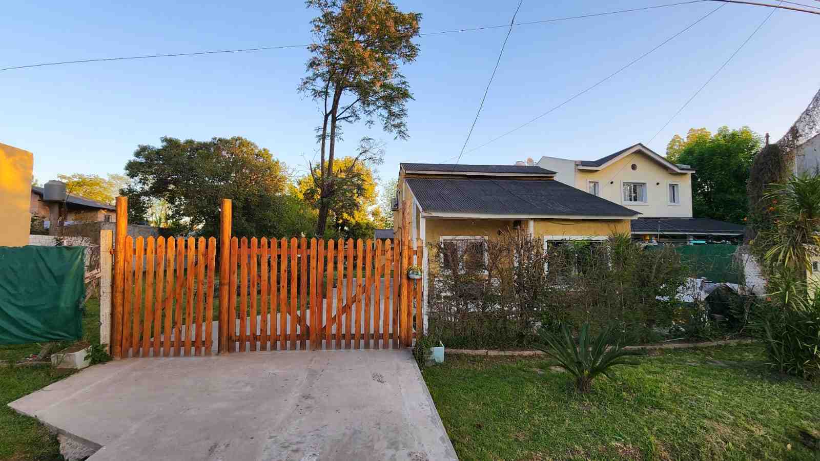 Dos casas a la venta en Barrio Montecarlo,  Pilar 