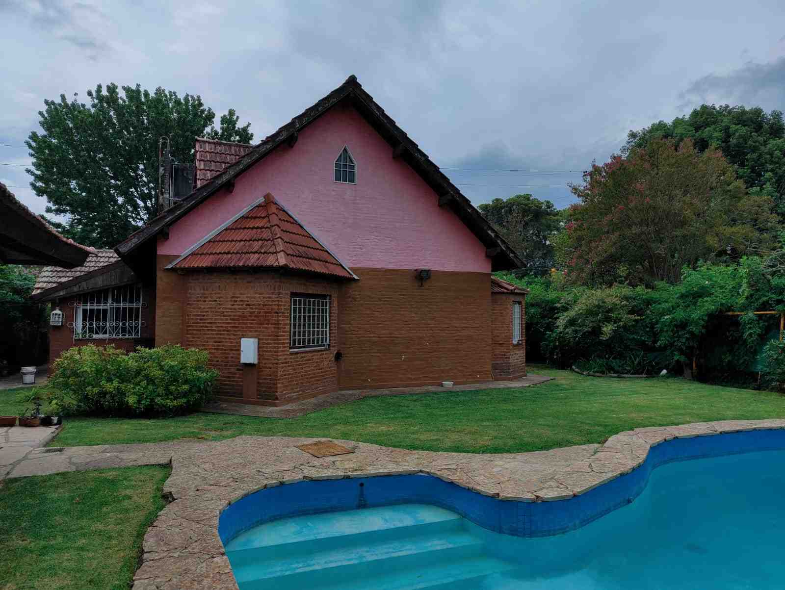 Casa en alquiler - Bella Vista