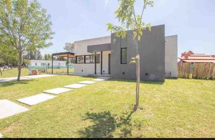 Casa en alquiler en barrio Santo Tomas - Pilar